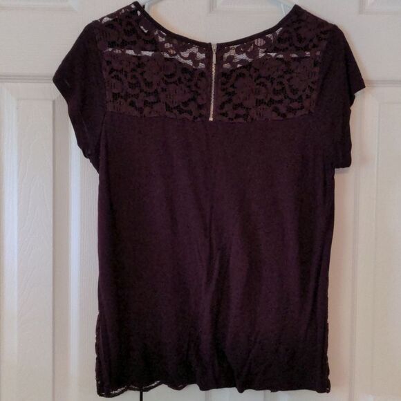 Like new deep red burgundy short sleeve tunic size m with lace overlay front - Picture 7 of 10